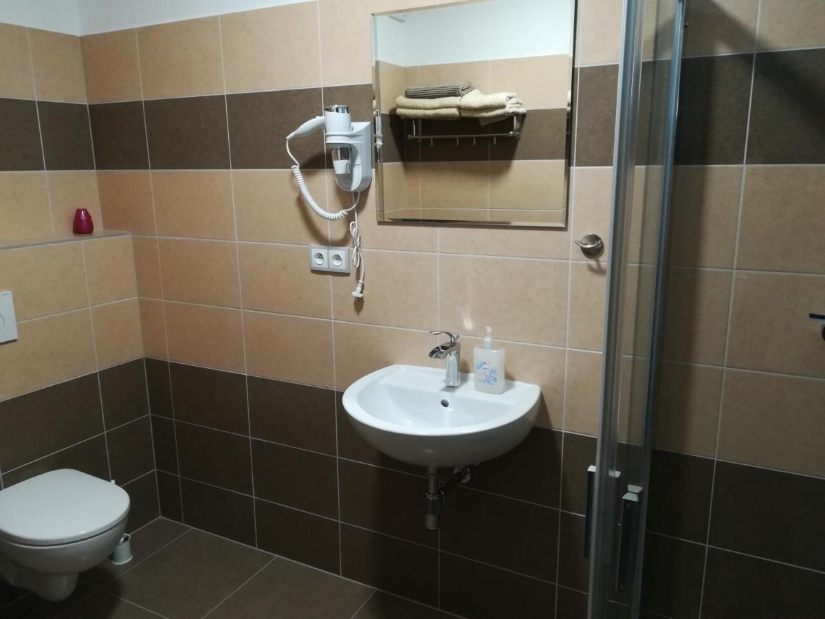 Penzion Sapara Velke Bilovice Bagian luar foto