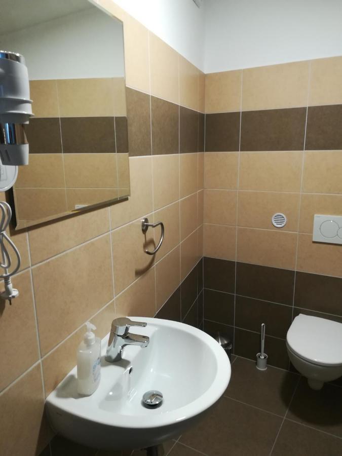 Penzion Sapara Velke Bilovice Bagian luar foto