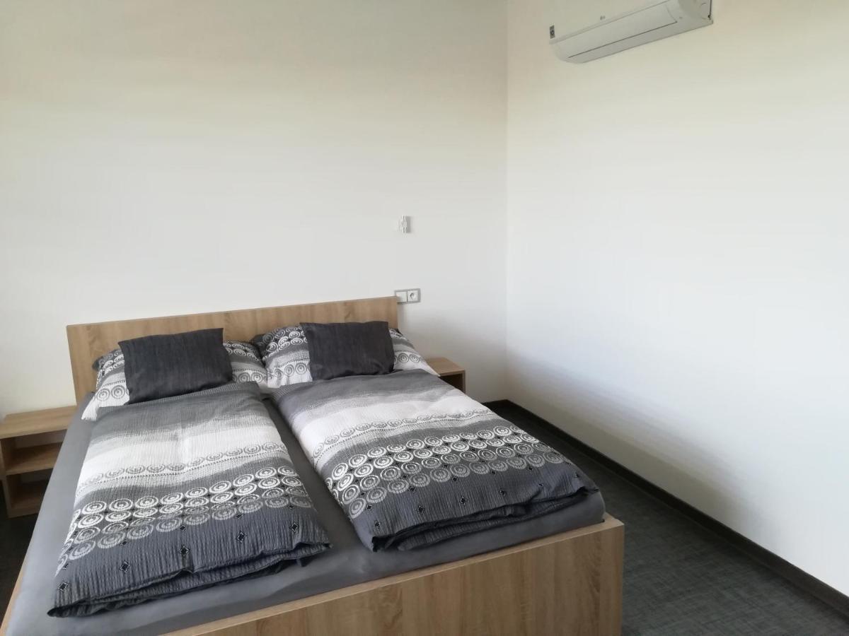 Penzion Sapara Velke Bilovice Bagian luar foto