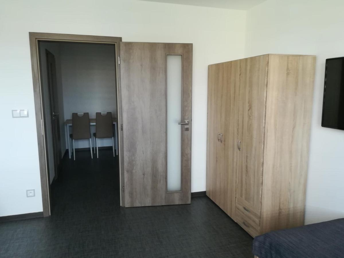 Penzion Sapara Velke Bilovice Bagian luar foto